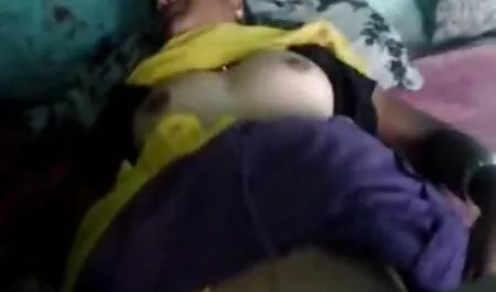 נערות צעירות מזדיינות בהתלהבות פורנו לצפיה חינם בטבע.