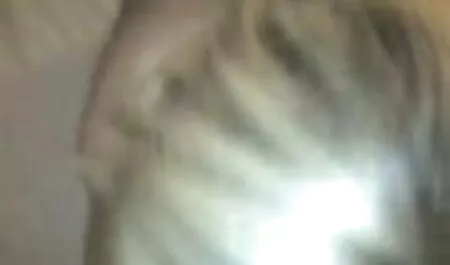 סחיטת ואגינה שובבה סקסלצפיה ישירה עירומה מגולחת עירומה