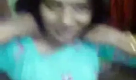 קת 'רין בי הג' ינג ' ית הולכת בפארק. צפייה ישירה בסרטי סקס