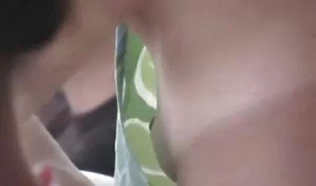 אוננות בלונדינית סרטים ארוטיים לצפייה ישירה בחינם על המרפסת.