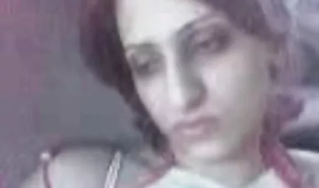 ג ' נה ליקקה דגדגן של צפייה ישירה בסרטי סקס ילדה והוא עצמו נהנה מקוני.