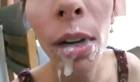 שתי זונות באו סרטוני סקס צפיה ישירה הביתה תיירים והציעו סקס