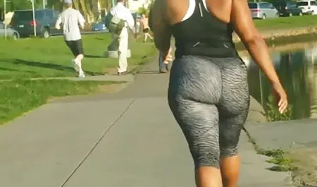 נשים בוגרות עם חזה אתרי פורנו לצפייה ישירה גדול מוצצות לבחור.
