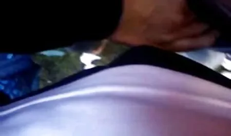 בחורה חמודה עם סרטוני סקס צפיה ישירה קוקיות התעסקה עם החבר שלה.