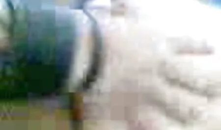 Pikaper צעיר סרטוני פורנו לצפייה ישירה לשכנע בחורה למצוץ כסף
