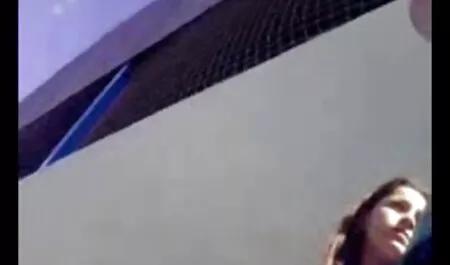 במקום לתקן את זה, סרטים לצפייה ישירה כחולים חינם הכלבה מרחה ושופכת את הצבע לנרתיק